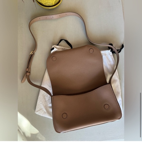 EUC Cuyana Concertina Shoulder Bag in Cappucino - Picture 7 of 15